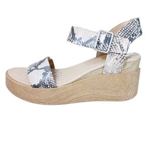 Universal Thread Platforms Women's 11 Cream Gray Snakeskin Print Buckle Shoes